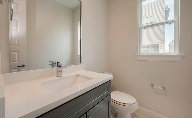 Building Photo - 2759 Clinton Dr