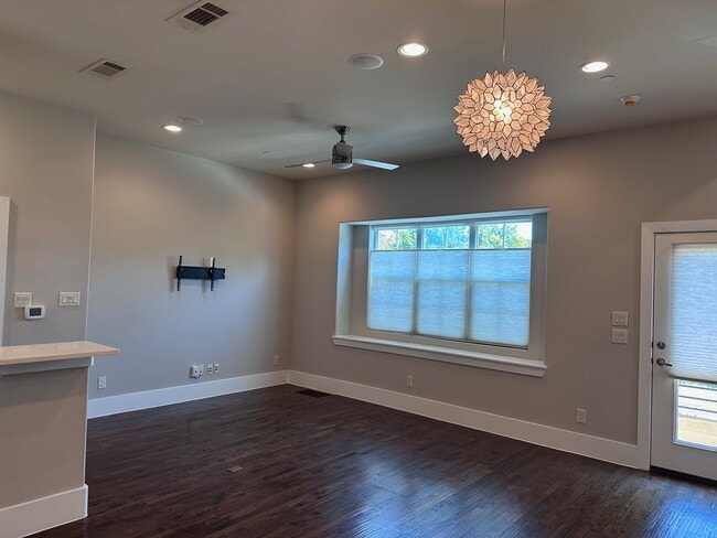 Building Photo - 5820 Bryan Pkwy