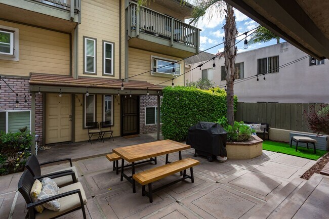 Building Photo - 776 Sapphire St