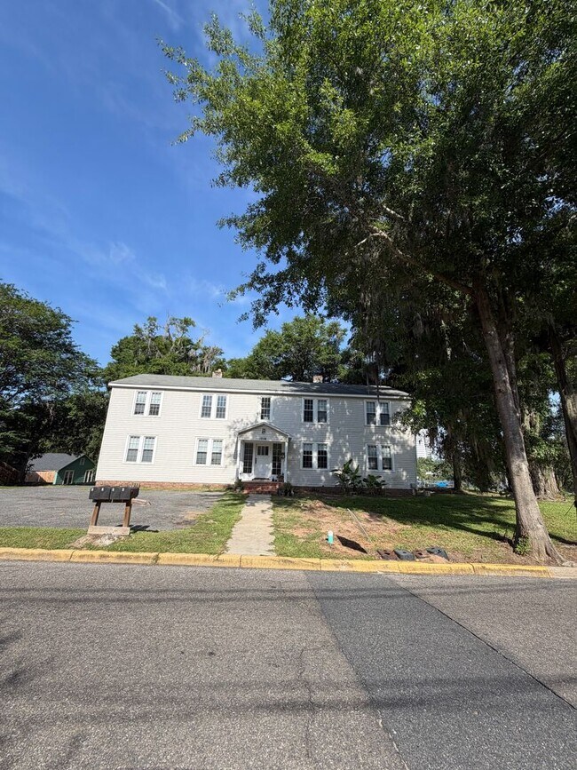 Building Photo - 1208 S Gadsden St