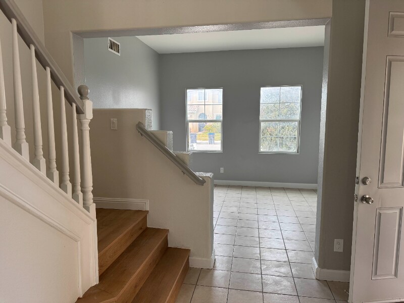 Building Photo - 3048 San Luis Dr