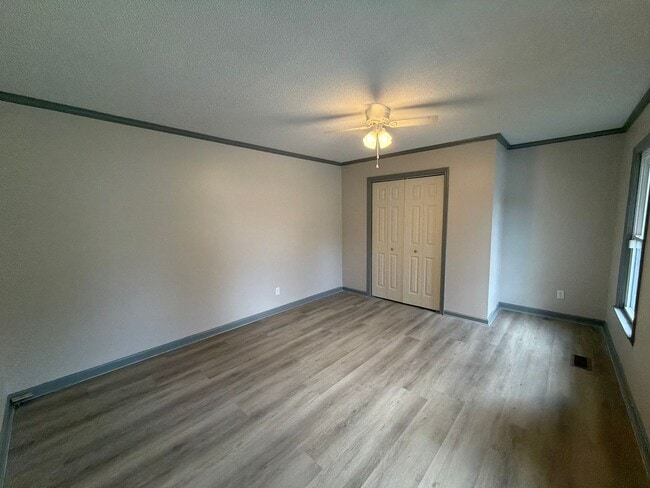Building Photo - New Listing!!