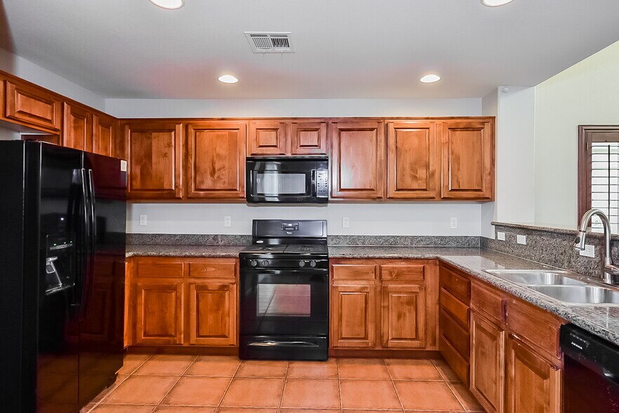 Building Photo - 10457 MIHELA Ave