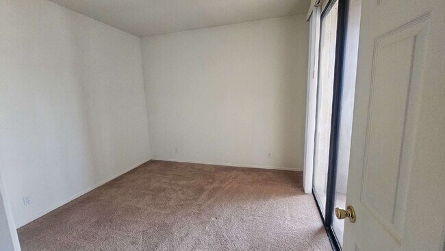 Building Photo - "Experience Tranquil Living: Beautiful 2-Bed, 2-Bath Condo with amazing amenities in Scottsdale!"