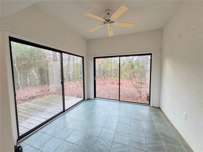 Building Photo - 2939 Rivercrest Dr