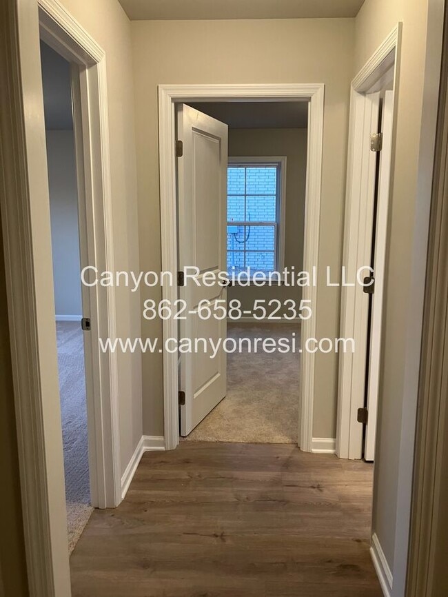 Building Photo - Great 3 BR 2 BA in great location won't last long!