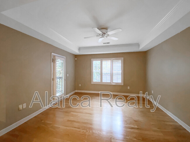 Building Photo - 3933 Arbor Ln
