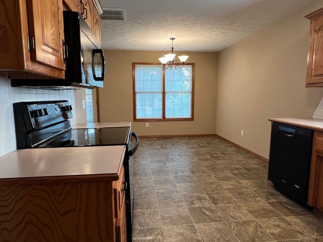 Building Photo - 3 Bedroom with Large Covered Deck in southwest Springfield