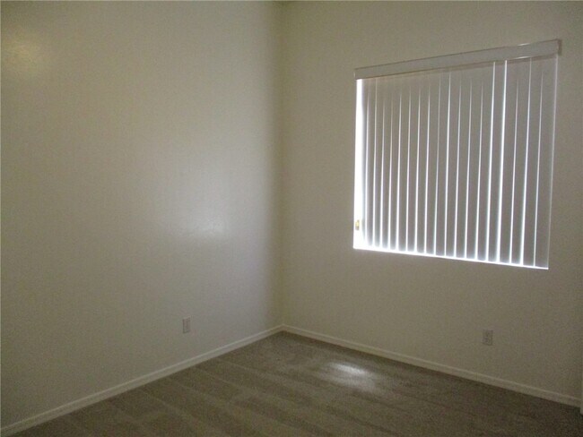 Building Photo - 2675 Desert Flowers Dr