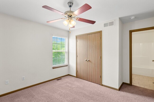 Building Photo - 509-511 Glenstone Dr.