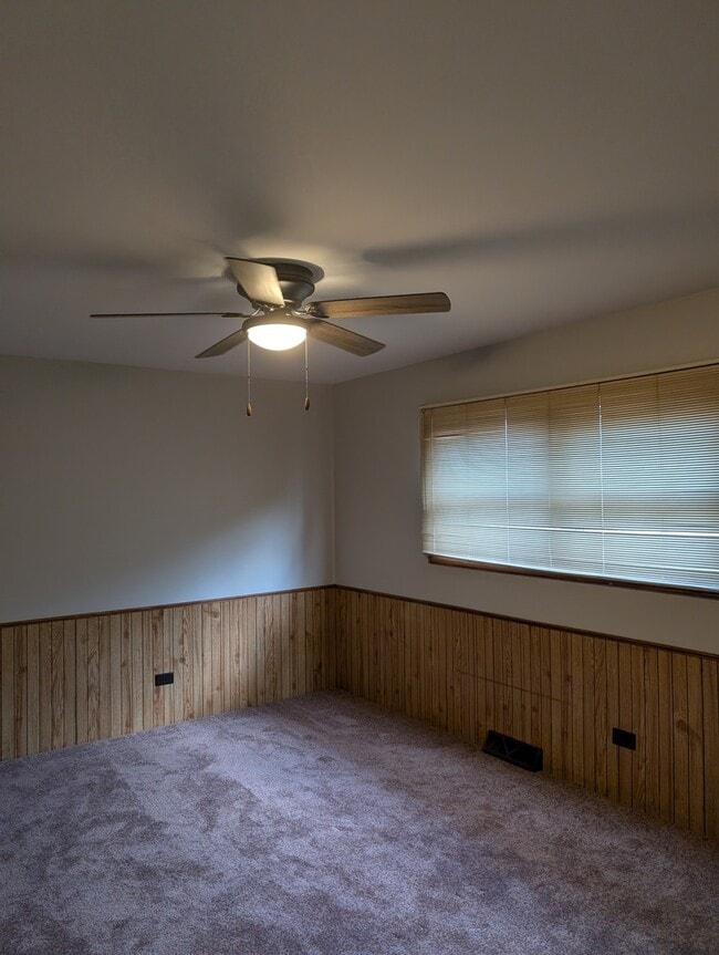 Building Photo - 208 Dee Rd