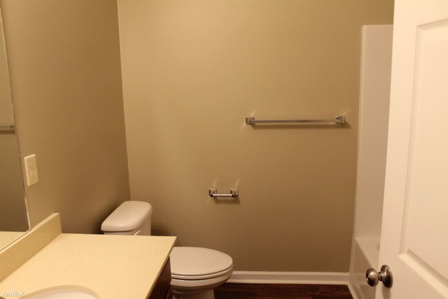Building Photo - 2 br, 1.5 bath Townhome - 3229 Kirkman St # 1