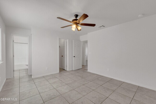 Building Photo - 9277 Leonardo Ave