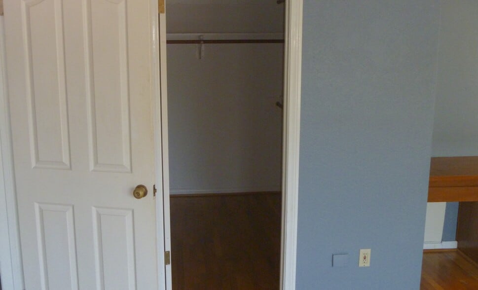 MASTER BEDROOM WALK-IN CLOSET - 2106 Clark Ln