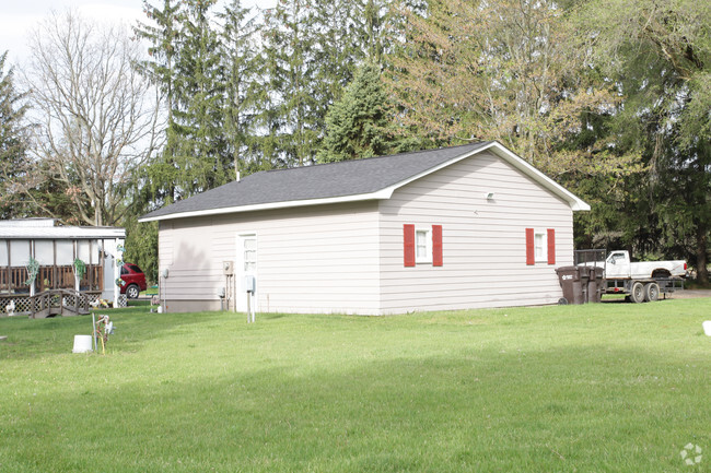 Building Photo - Rabbit River Estates