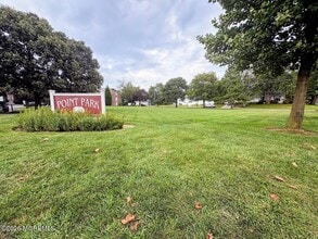 Building Photo - 601 Mistletoe Ave