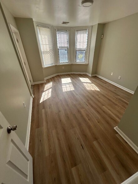 Building Photo - 1311 S 52nd St