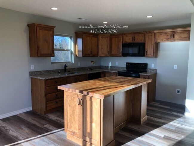 Building Photo - NOW LEASING 3Br with an Unfinished Basement