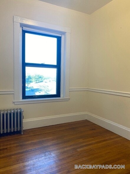 Building Photo - 504 Beacon St