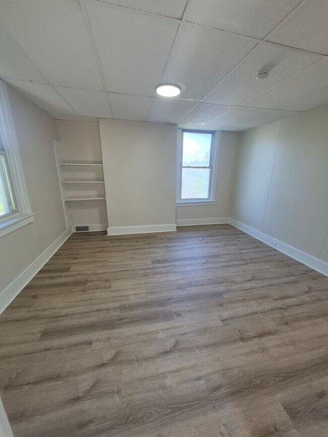 Building Photo - 1400 Hill Ave