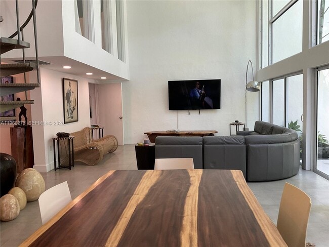 Building Photo - 2485 Inagua Ave