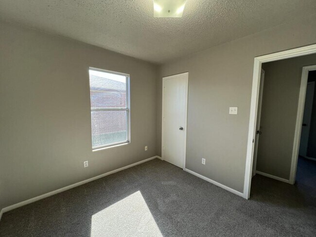 Building Photo - 4115 Mustang Dr