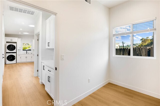 Building Photo - 4040 Somers Ave