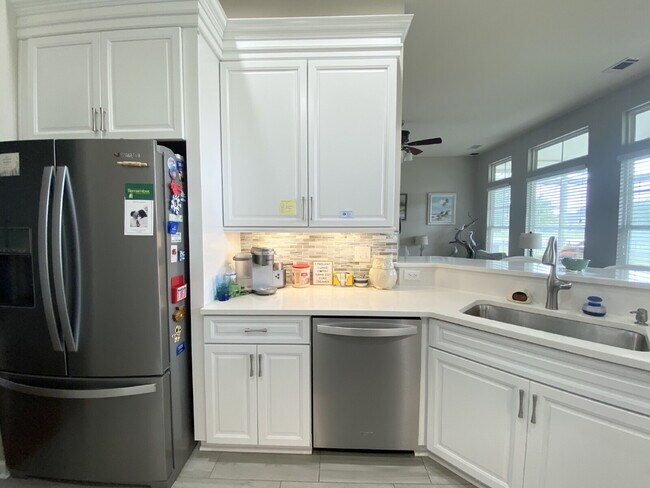 Building Photo - Spacious Four Bedroom Home w/ Oversized Fe...