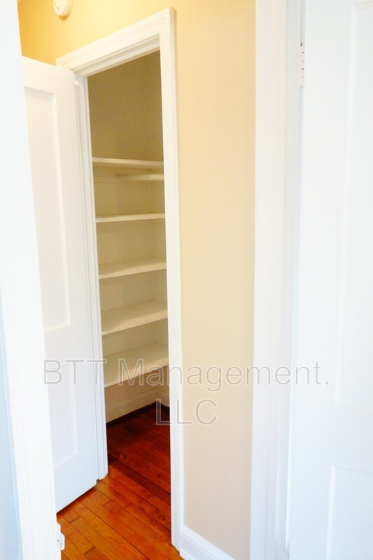 Building Photo - 812 Greenwood Cir