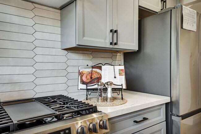 Building Photo - Beautifully Remodeled 3 Bedroom Home Near Stanford & Major Tech Campuses!