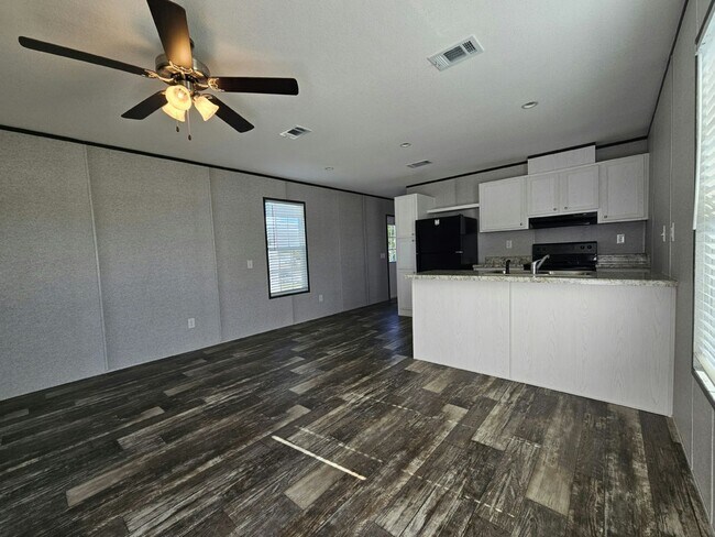 Building Photo - 1042 Myakka Dr