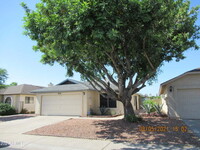 Building Photo - Freshly Painted Glendale Home