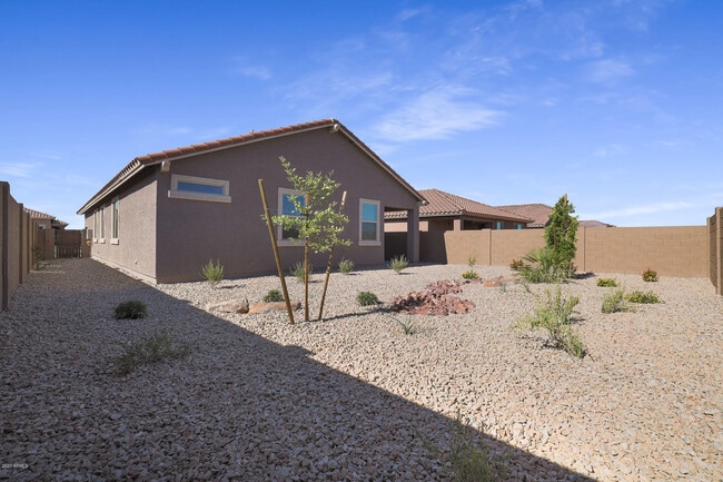 Building Photo - 16581 W Charlotte Dr