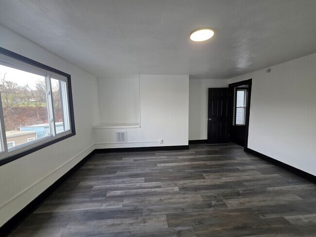 Building Photo - Newly Updated 2 bedroom 1 Bath House for rent!