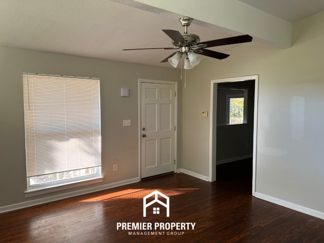 Building Photo - 2322 Rodgers Dr NE