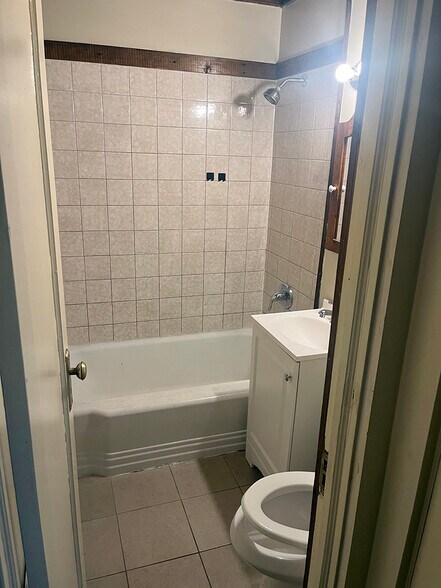 Bathroom - 35 Vernon Terrace