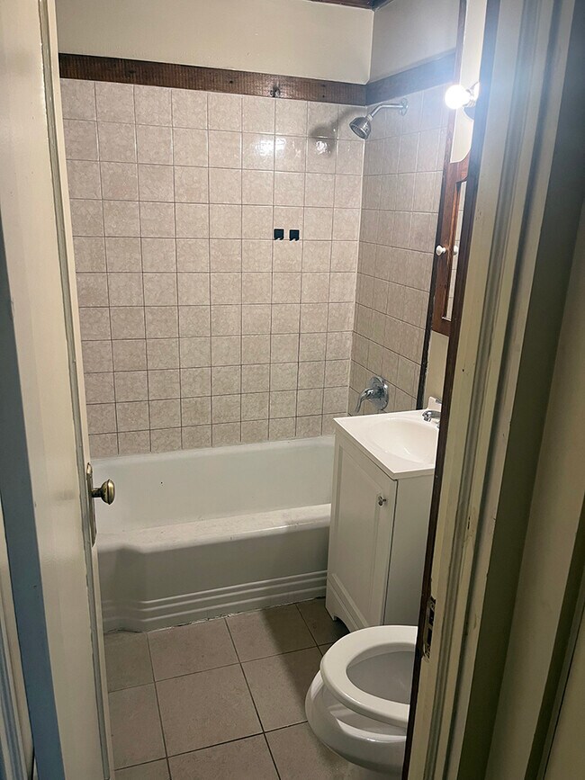 Bathroom - 35 Vernon Terrace