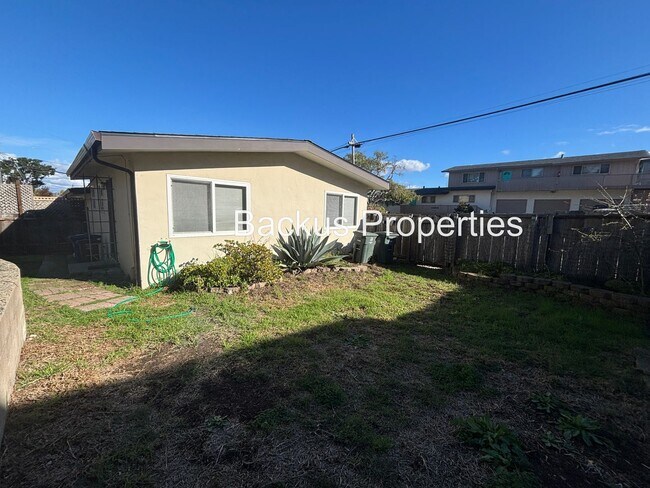 Building Photo - Close to Cannery Row- one bedroom unit in Monterey