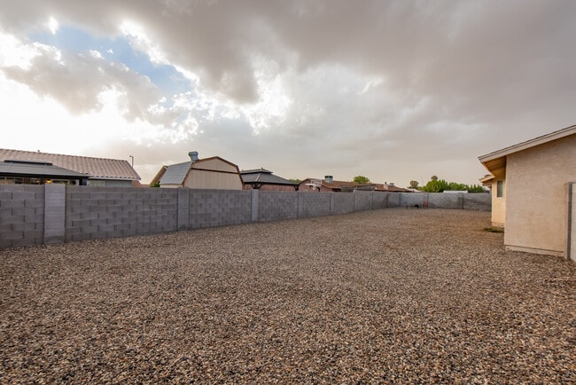Building Photo - 2866 S 30th Dr