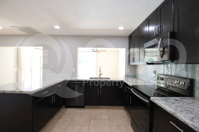 Building Photo - 967 W La Jolla Dr