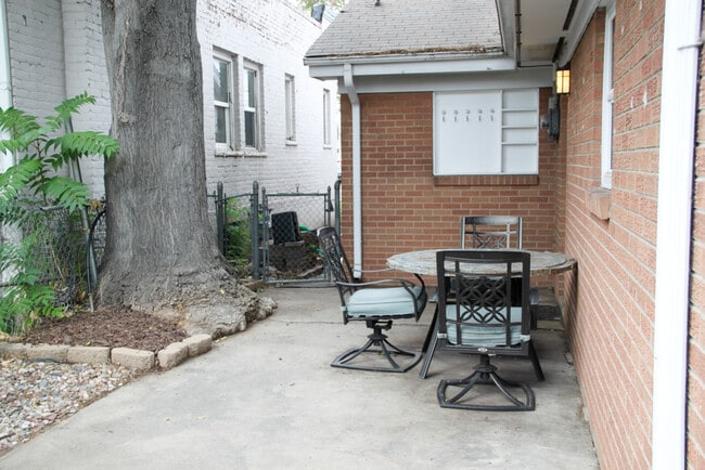 Building Photo - Evolve Real Estate: Fully Remodeled Gorgeous Bungalow in West Wash Park. 2 Bedrooms August 1!