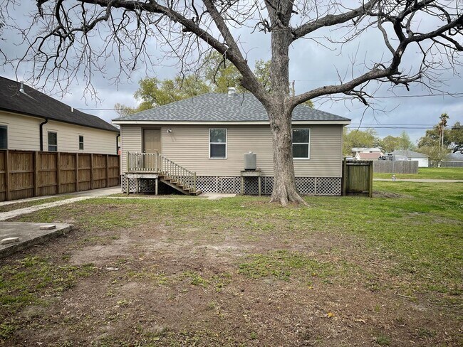 Building Photo - 3013 Palmetto St