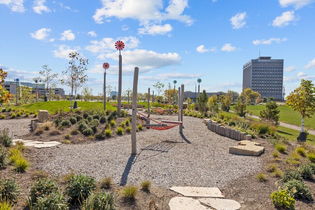 Building Photo - 2251 Parkside Dr