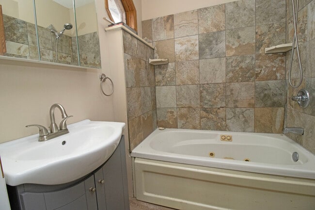 Building Photo - 415 Riverside Ave N