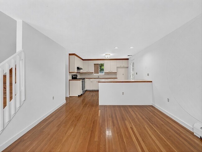 Building Photo - 74 Loomis St