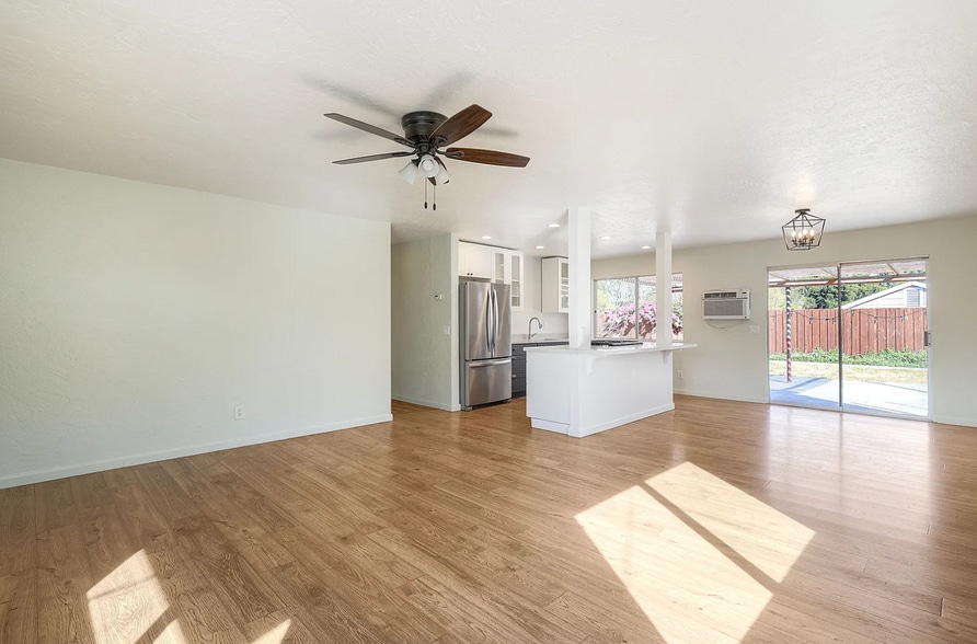 Building Photo - 2371 Berry St