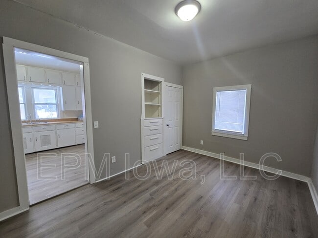 Building Photo - 406 Locust St