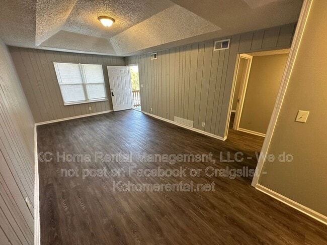 Building Photo - 9223 E 54th St