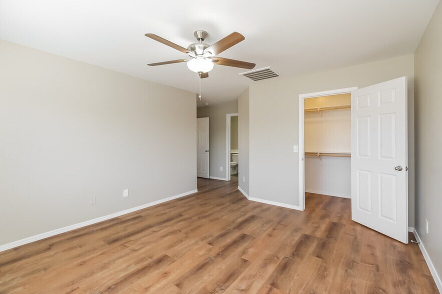 Building Photo - 2049 W Gold Mine Way