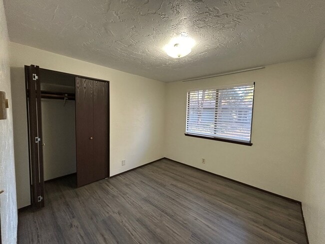 Building Photo - $500 off 1st Month's Rent!!! Charming Home on .25 acre Lot!